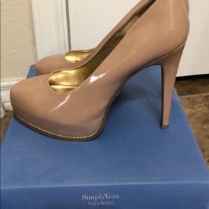 Patent nude heels 👠😍